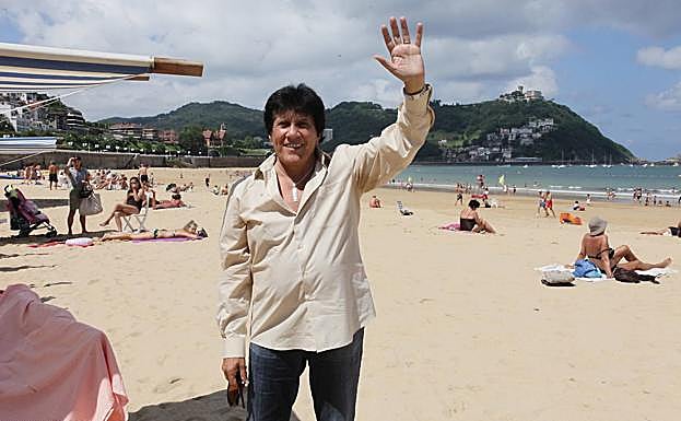 Foto: Georgie Dann posa en la playa de La Concha en el verano de 2010.