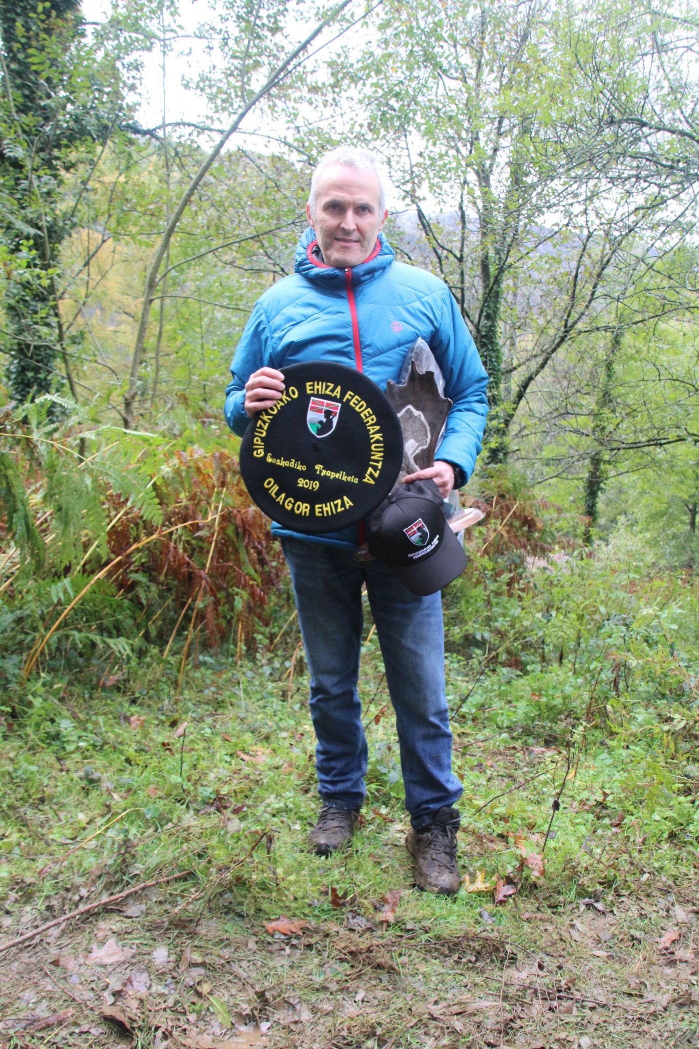 Iñaki Loyarte, con su txapela de campeón. 