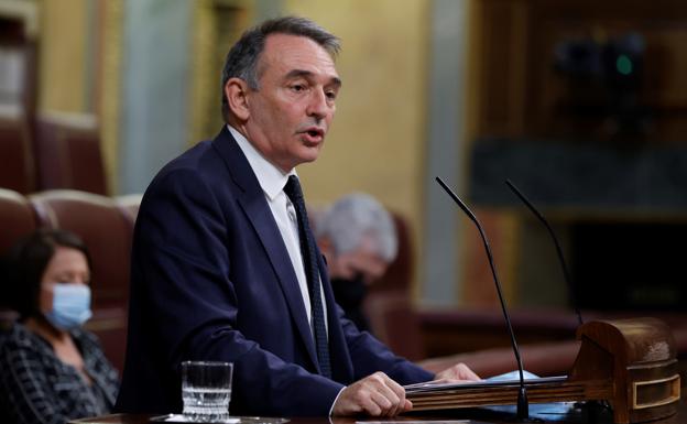 Enrique Santiago, secretario general del PCE, interviene en el debate de Presupuestos.