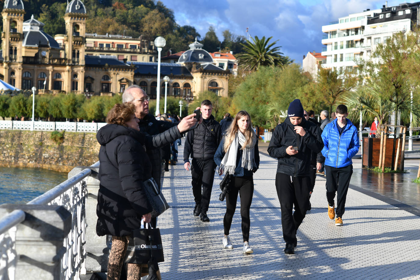 Fotos: Donostia vivió una tarde de viernes soleada tras las tormentas