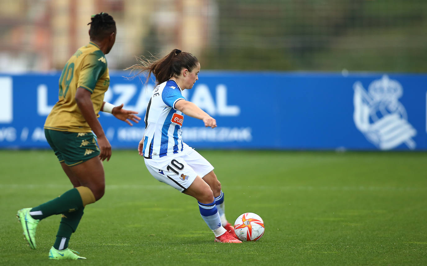 Fotos: La Real golea al Betis en Zubieta