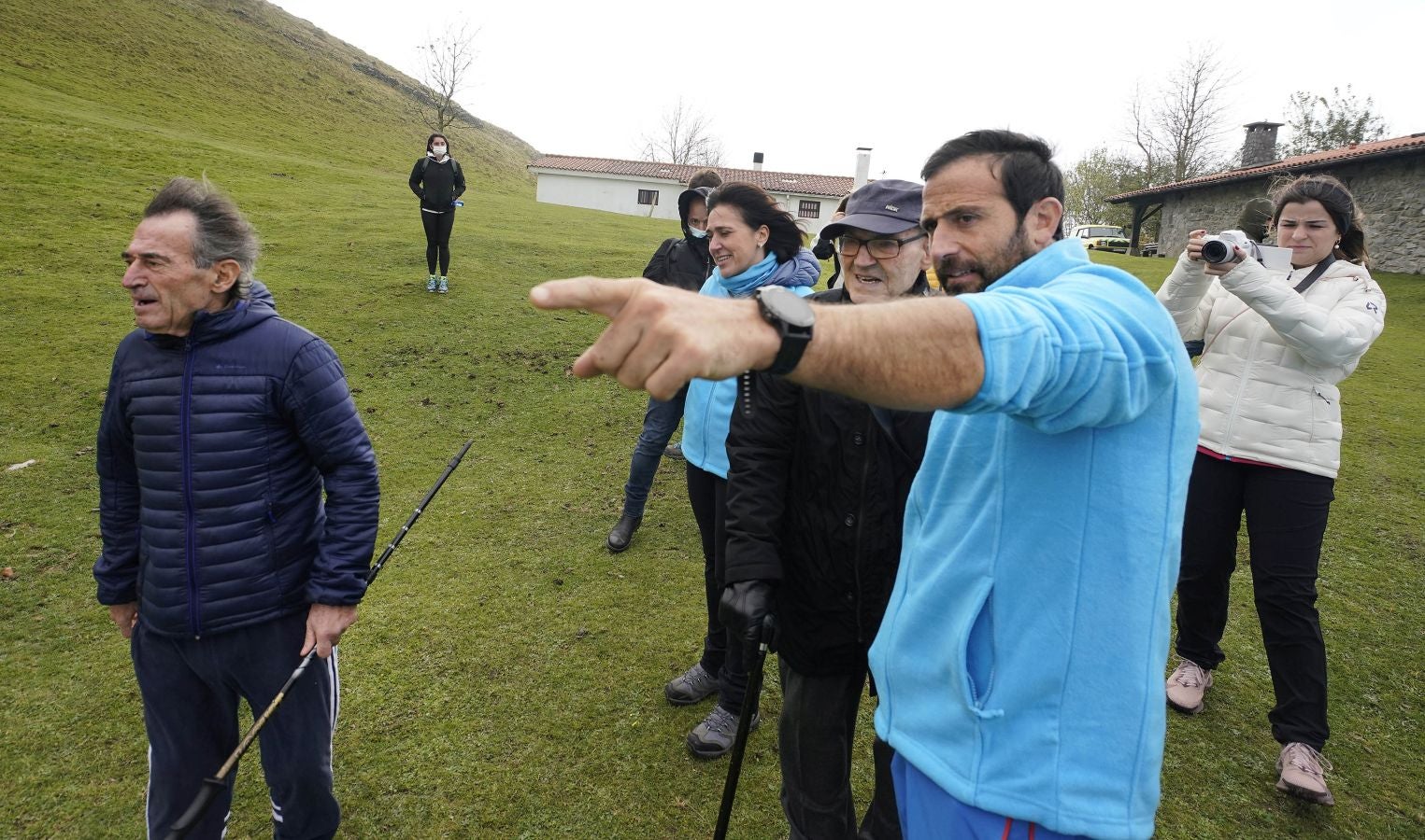 Fotos: Boni, Antonio y Miguel Mari vuelven al monte con Alex Txikon