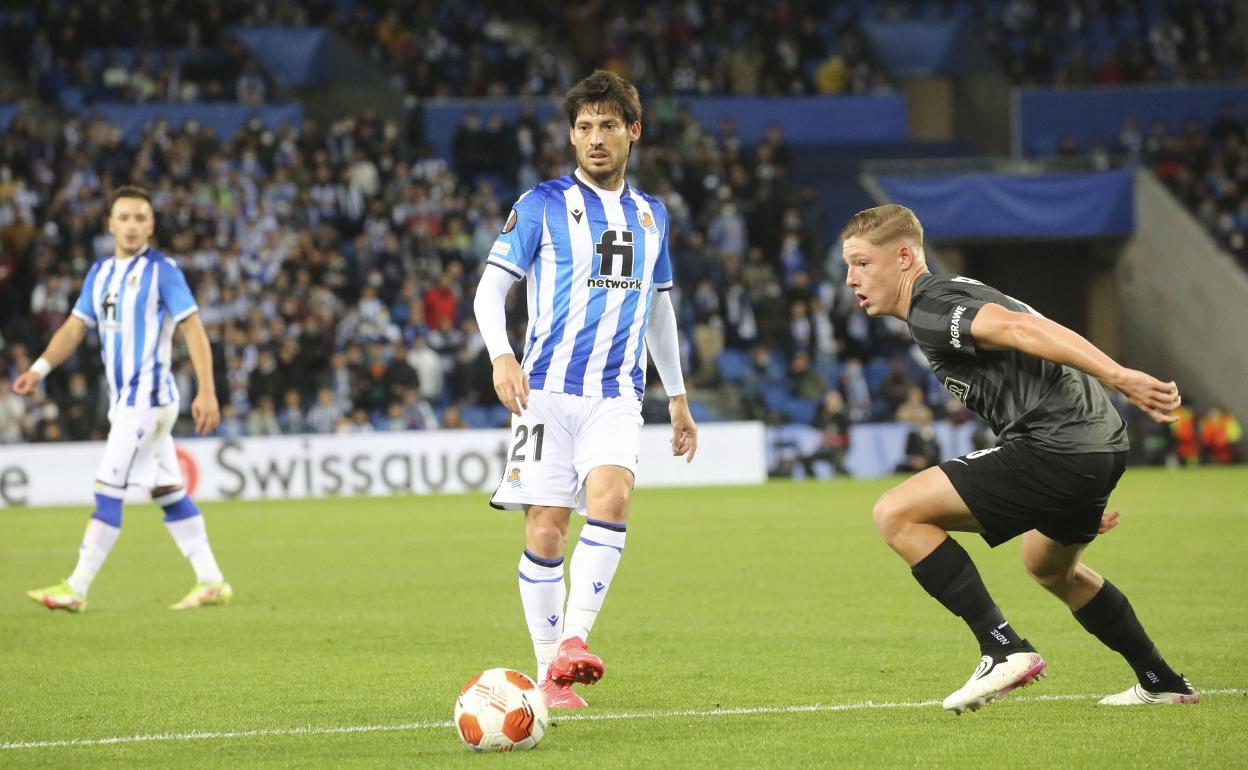David Silva es el encargado de dirigir las maniobras de la Real en campo contrario. 