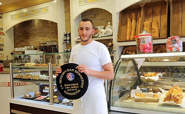 Lachgar, con su txapela de la Behobia - San Sebastián. 