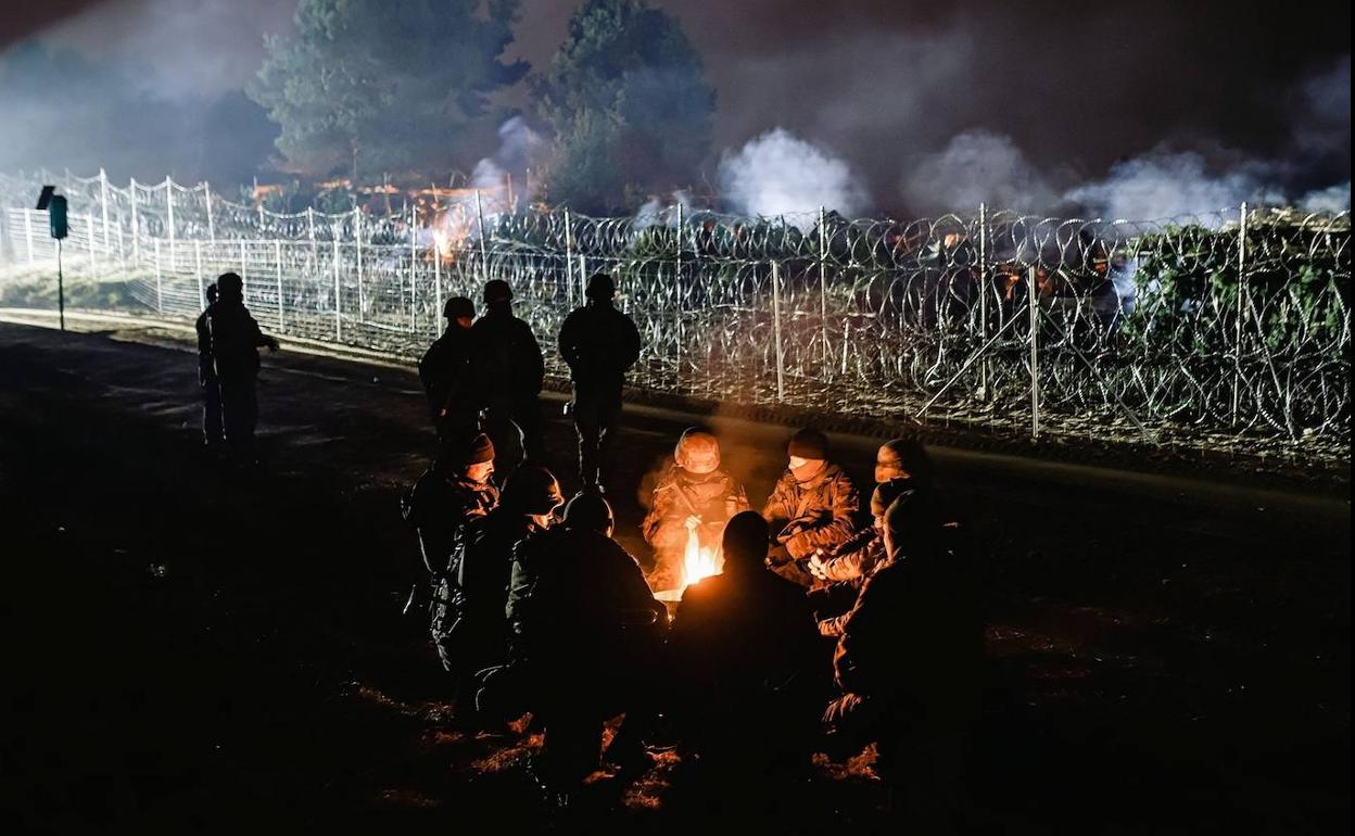 Soldados en la frontera entre Polonia y Bielorrusia. 