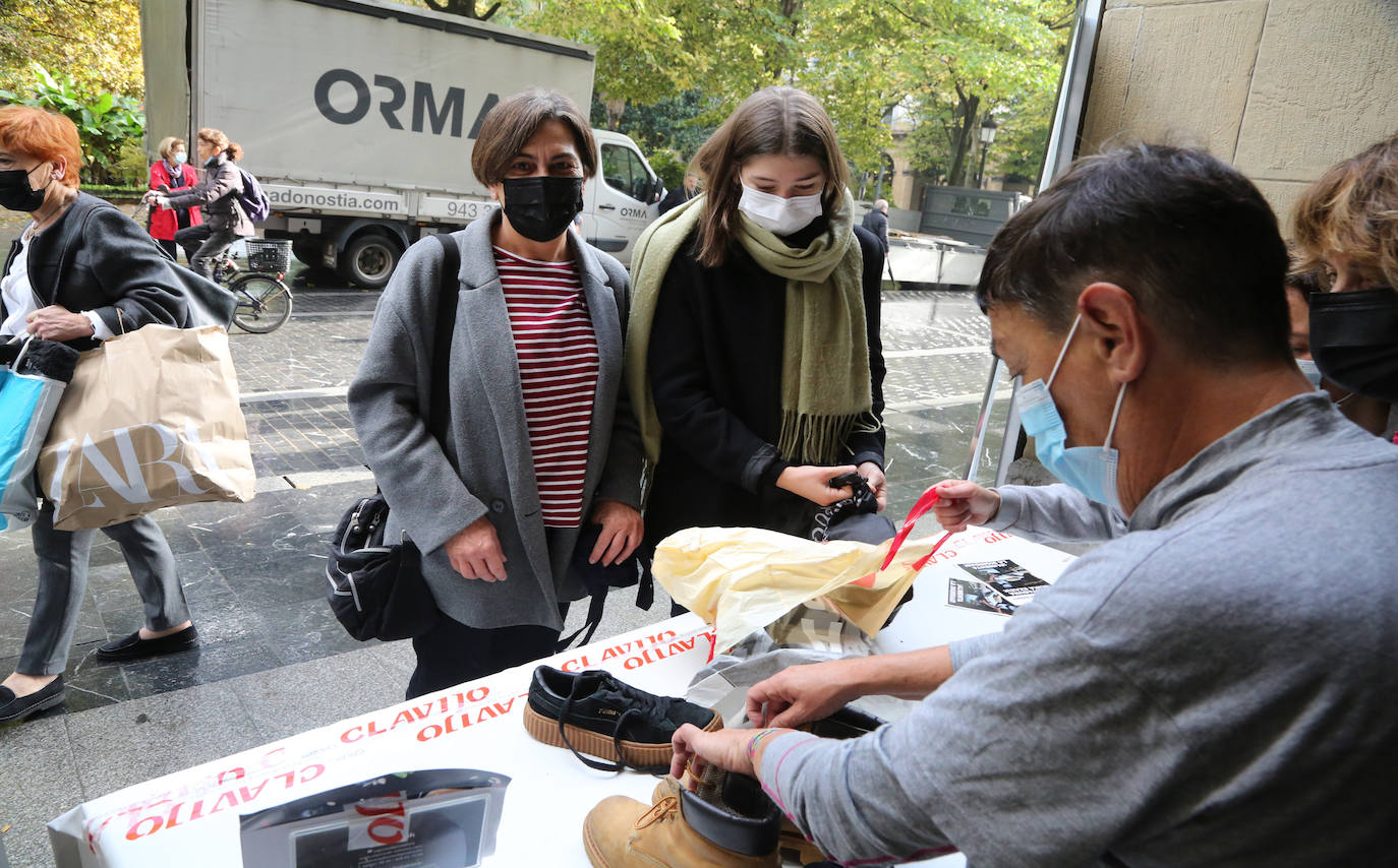 Fotos: Miles de zapatos para los refugiados de Lesbos