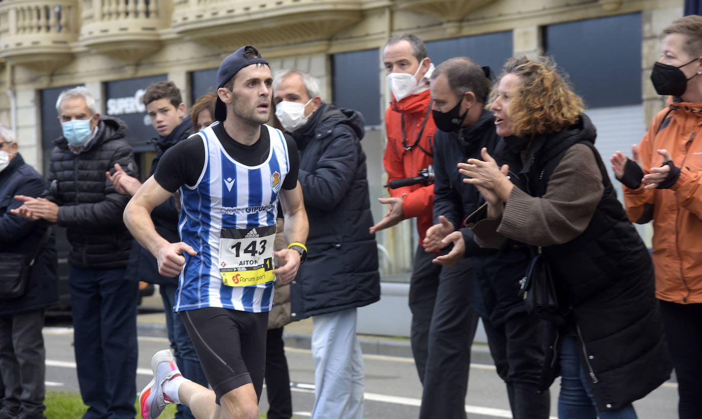 Fotos: Los corredores encaran la recta final a meta a su paso por el Boulevard