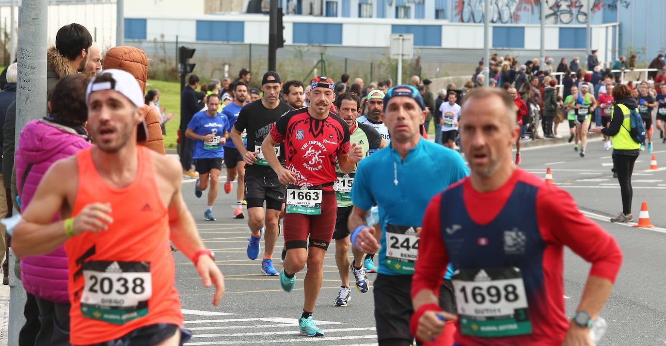 Fotos: Imágenes de los corredores al paso por Herrera