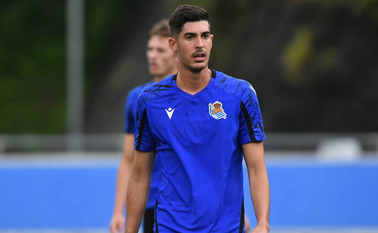 Carlos Fernández, jugador de la Real Sociedad, se recupera en Zubieta de su lesión.