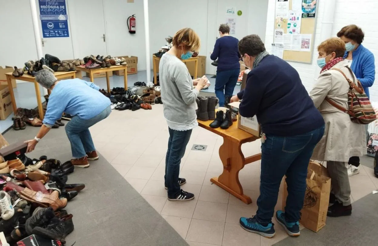 Alrededor de setecientos pares de botas, zapatos y playeras, rumbo a Grecia | El Diario