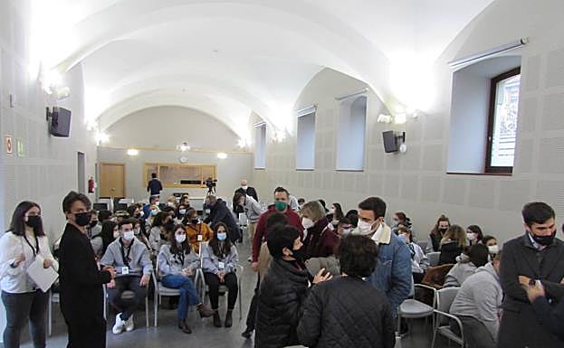Un momento de la recepción ayer en la sala de cultura de Kulturate.