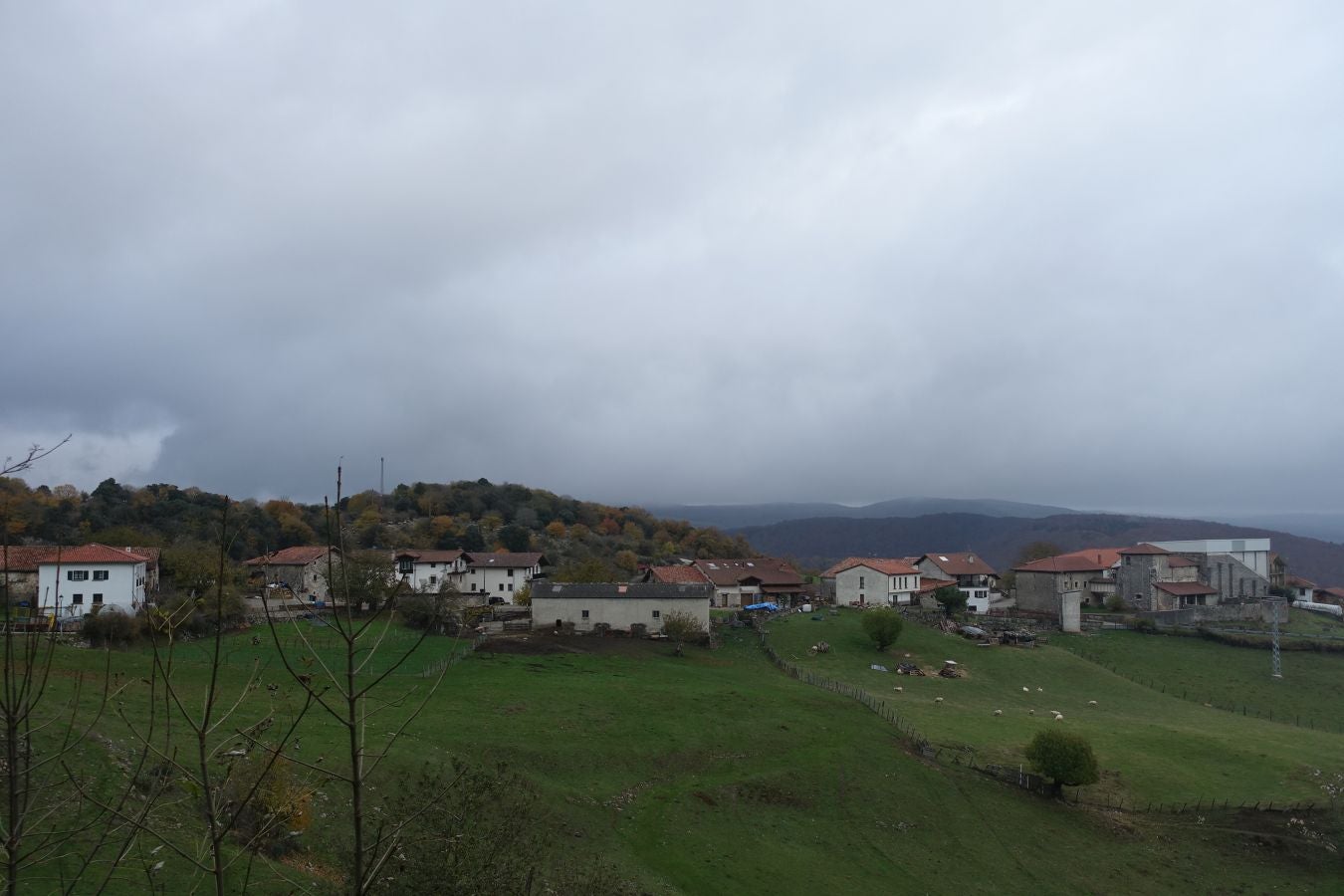 Fotos: Larrazpil, señor de la niebla de Aralar