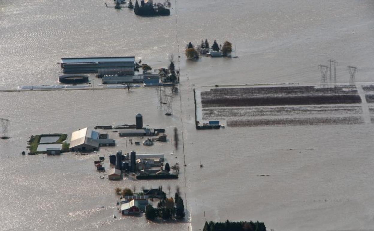 Las inundaciones ha dejado aislada la provincia canadiense de Columbia Británica