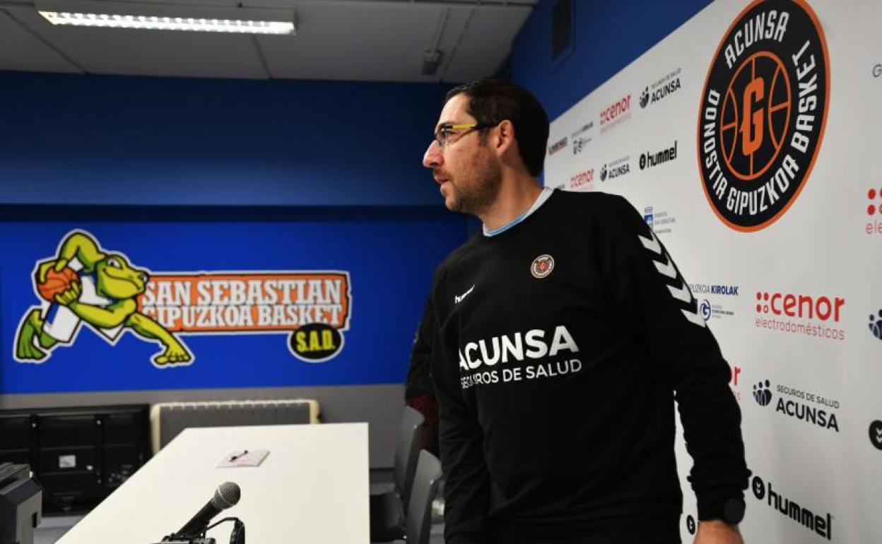 Lolo Encinas, en la sala de prensa de Illunbe. 