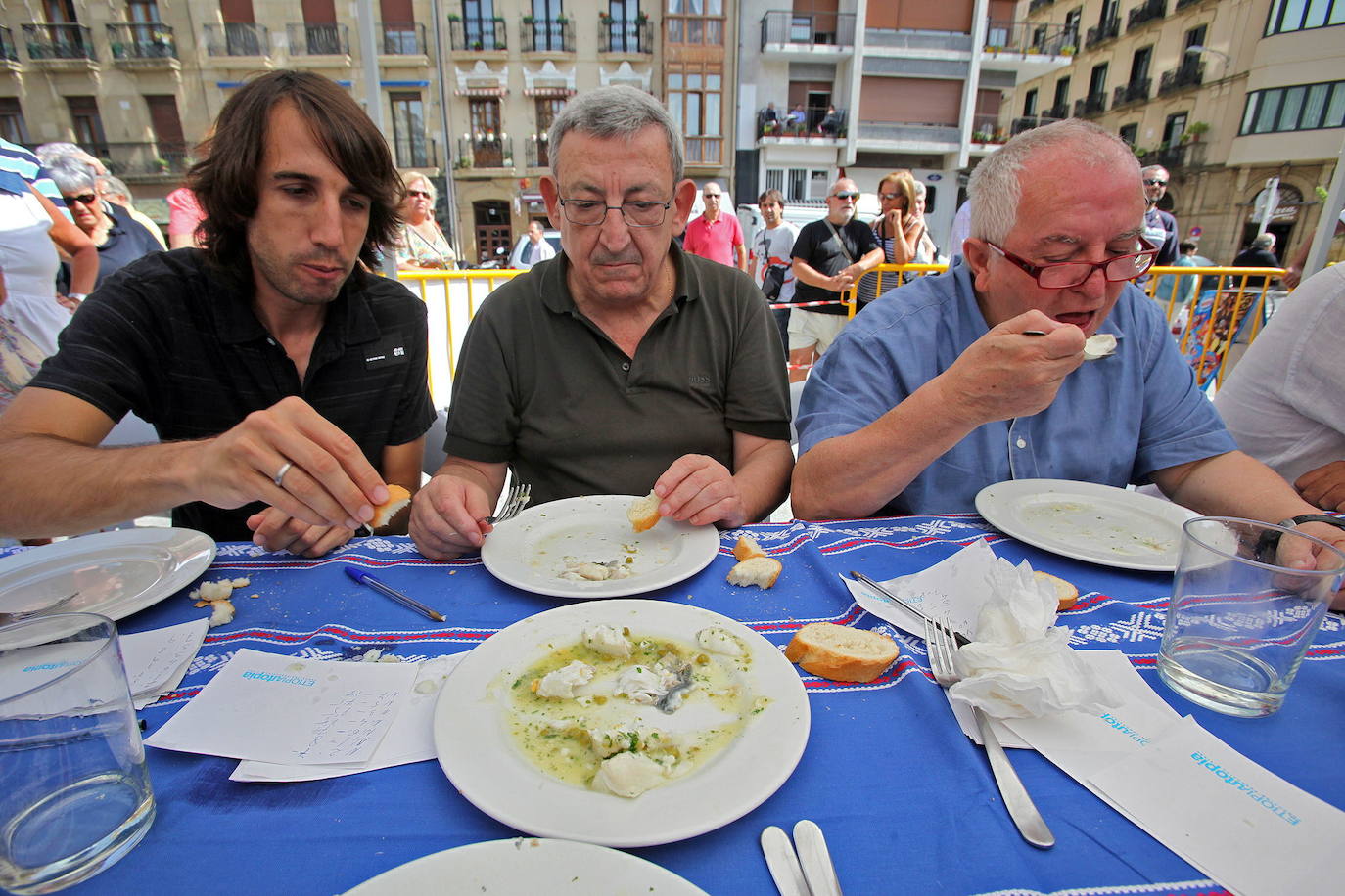 José Juan Castillo junto a Arzak y Haritz Garde durante unas Euskal Jaiak. 