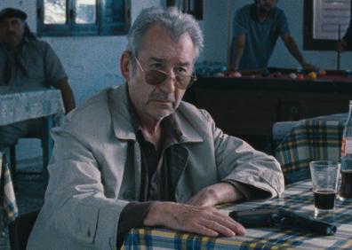 Imagen secundaria 1 - José Sacristán junto a Silvia Tortosa en 'Asignatura pendiente'. En 'El muerto y ser feliz', que le reportó el Goya como actor protagonista en 2013, y con el Premio Nacional de Cinematografía en el pasado Festival de San Sebastián.