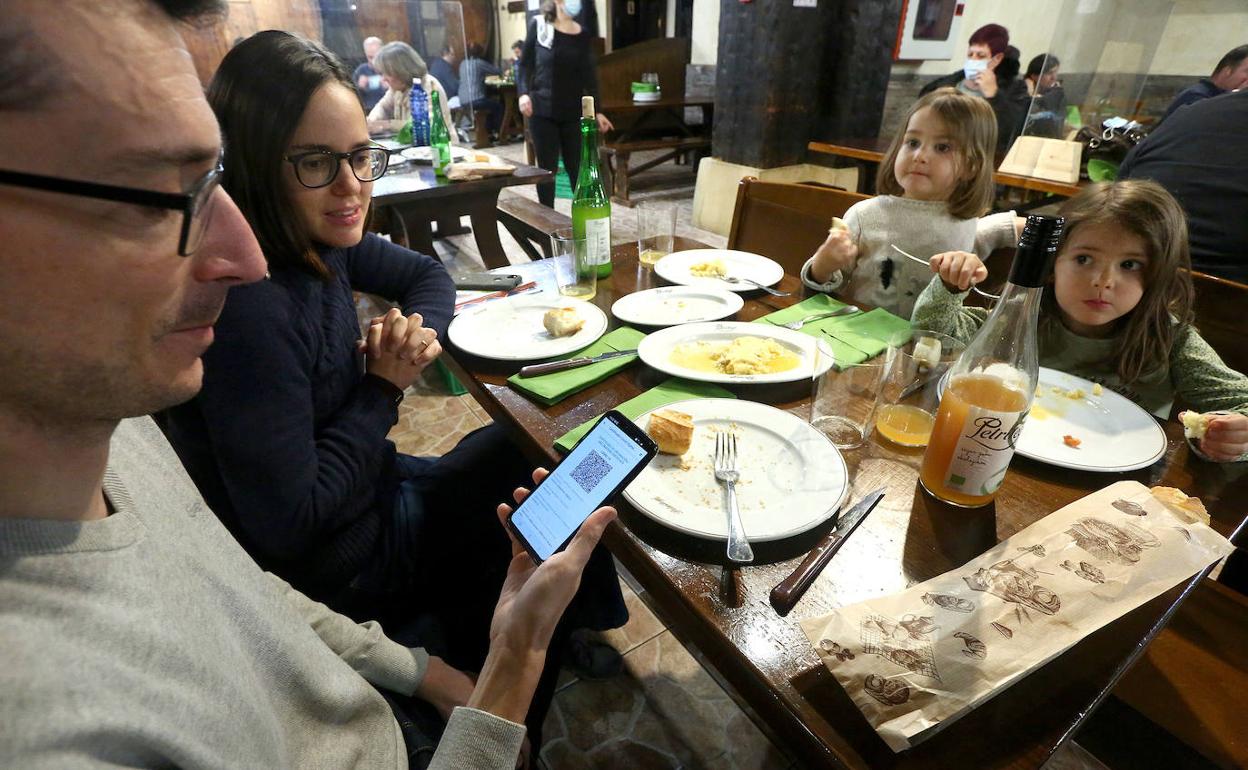 Covid-19 en Euskadi: El TSJPV tumba el uso del pasaporte Covid para restaurantes y ocio nocturno