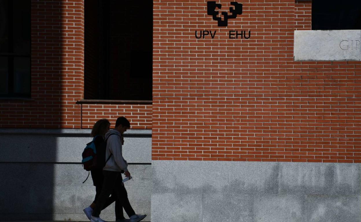 Bigarren hezkuntzako orientatzaileei bideratutako jardunaldia antolatu du EHUk azaroaren 24an Donostian