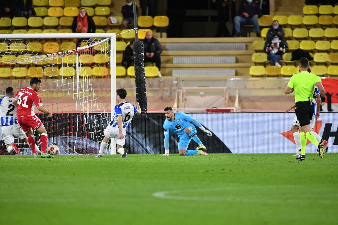 Fotos del partido entre el Mónaco y la Real Sociedad