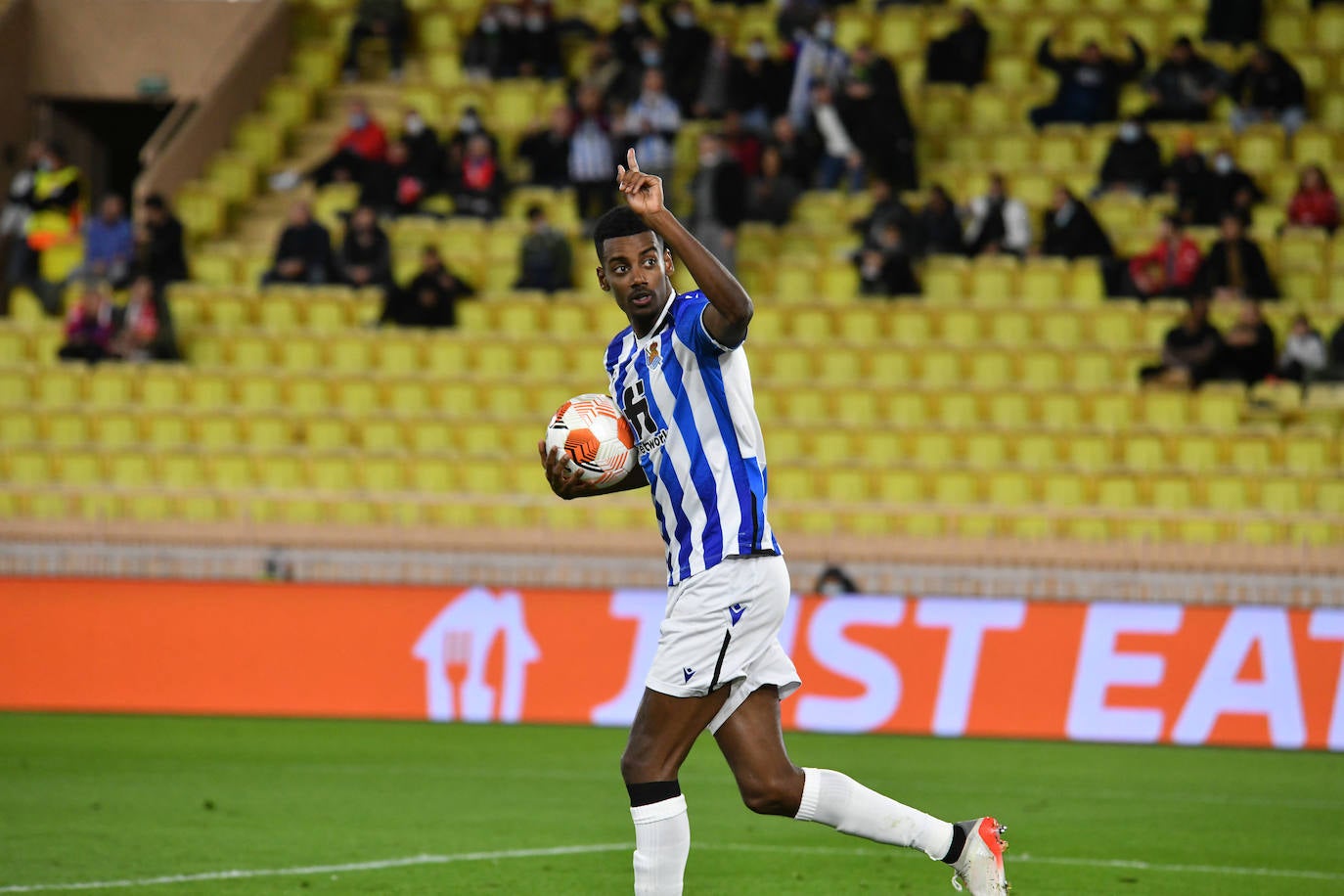 Fotos del partido entre el Mónaco y la Real Sociedad