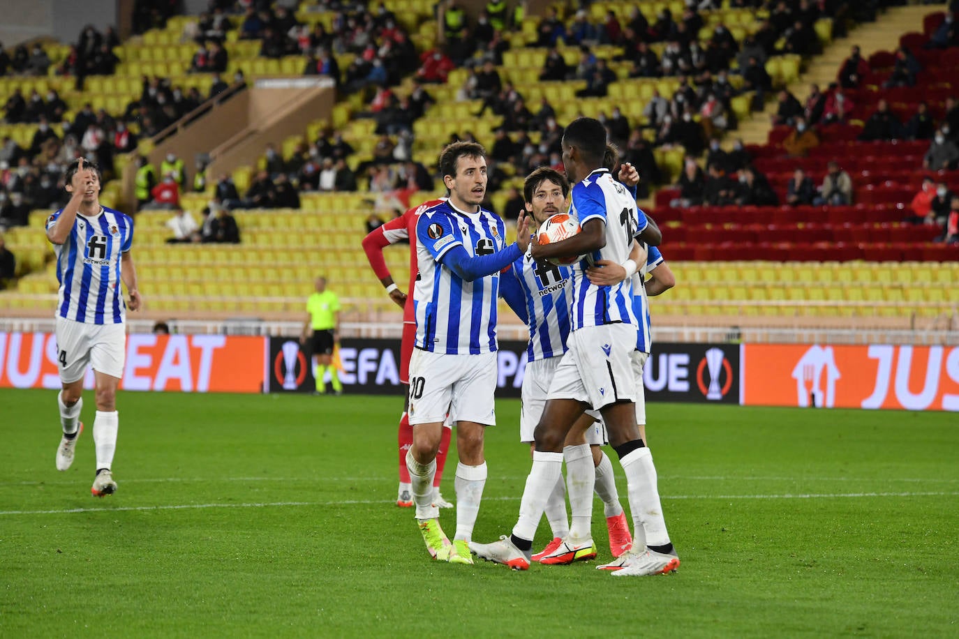 Fotos del partido entre el Mónaco y la Real Sociedad