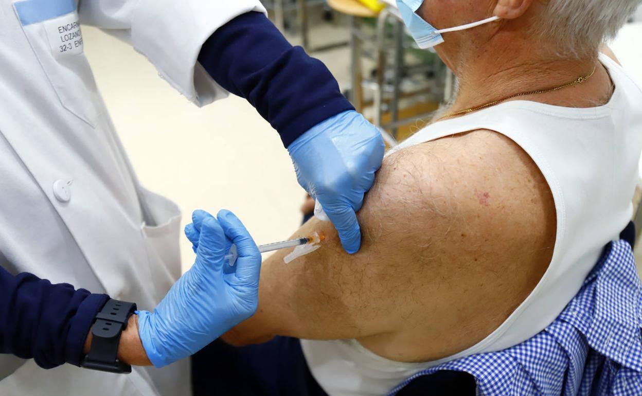 Coronavirus Euskadi: Los vascos mayores de 60 años podrán solicitar cita para la tercera vacuna desde el lunes