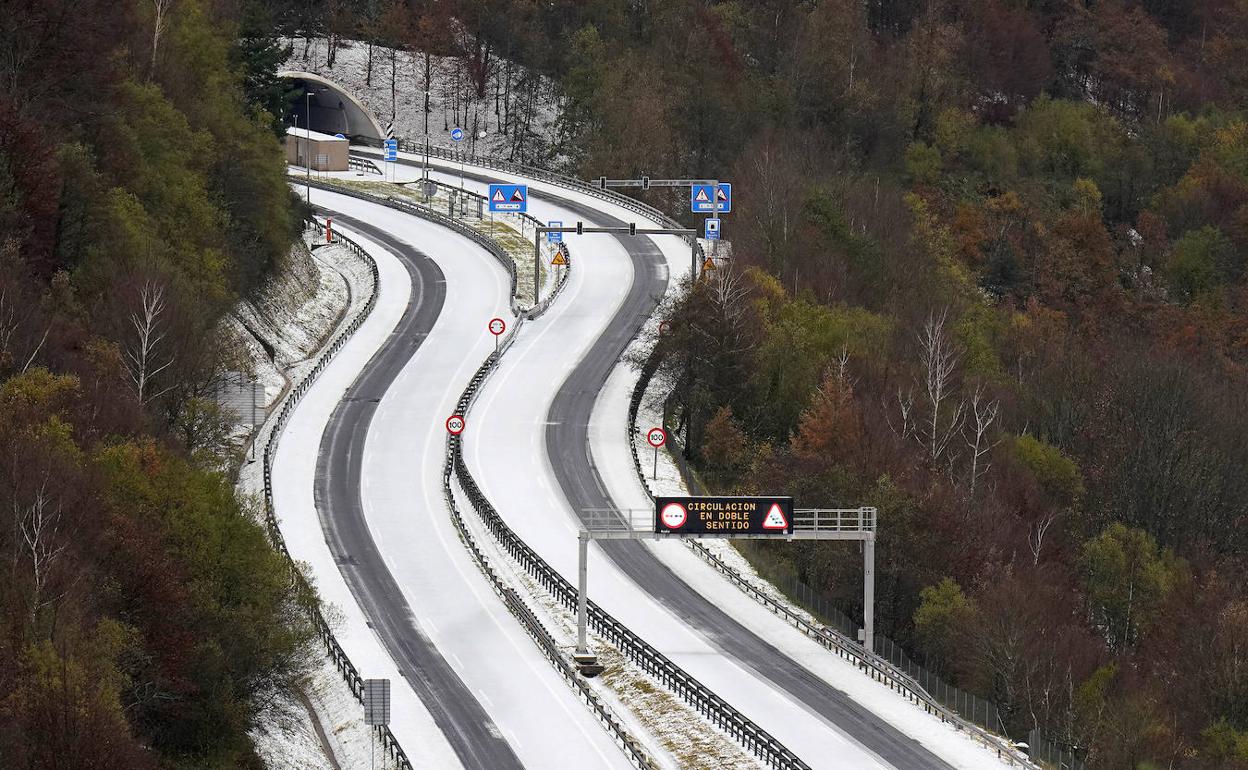 Granizada en la autovía A-15, a su paso por Gorosmendi.