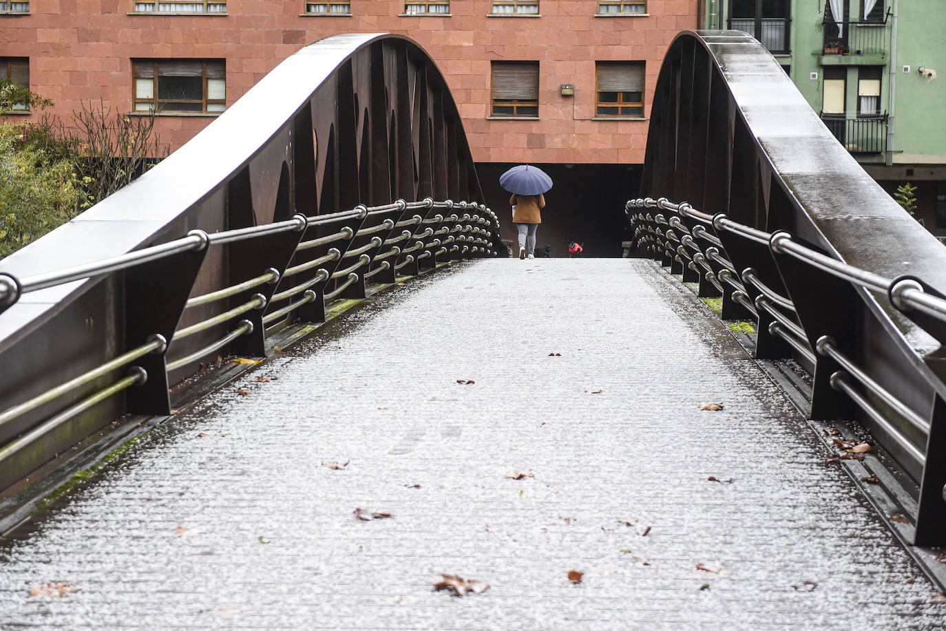 Las vías principales y un buen número de localidades del territorio han registrado fuertes lluvias