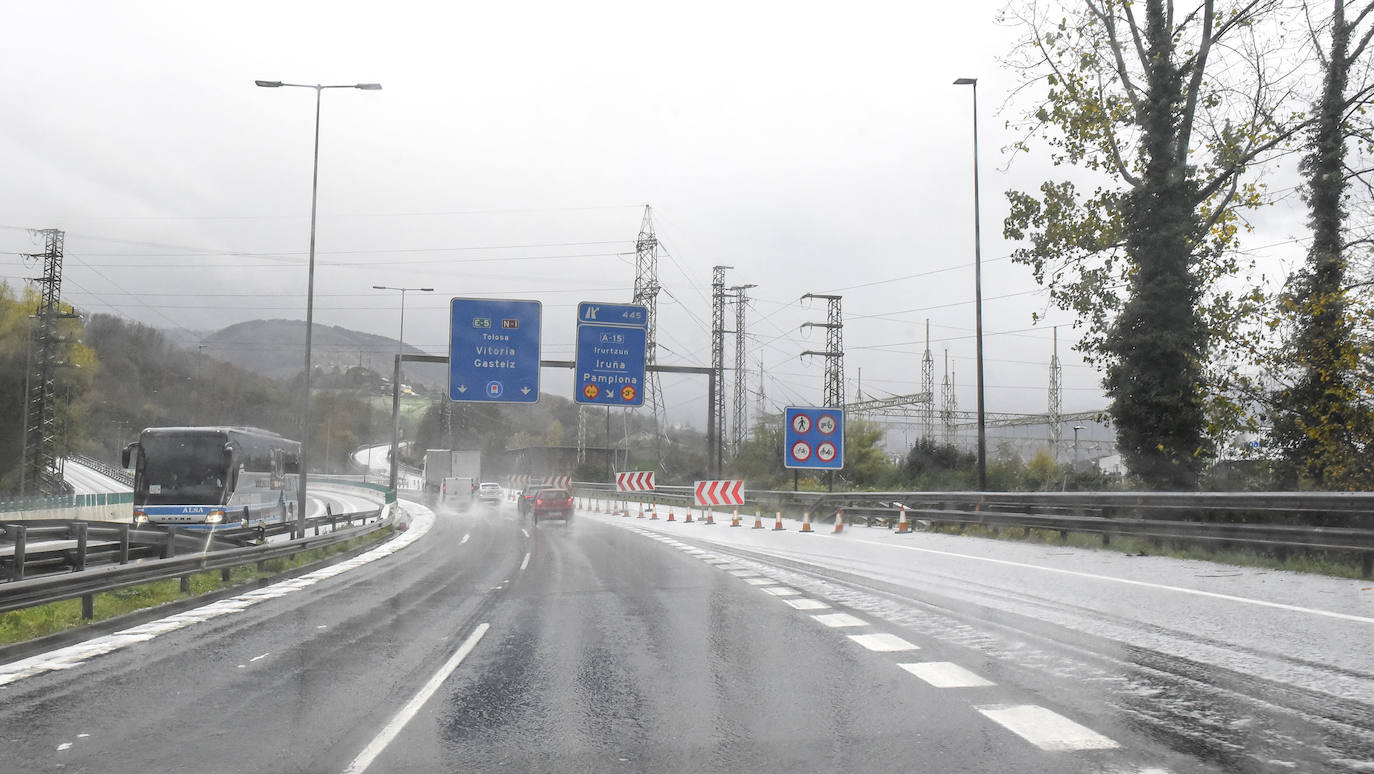 Las vías principales y un buen número de localidades del territorio han registrado fuertes lluvias