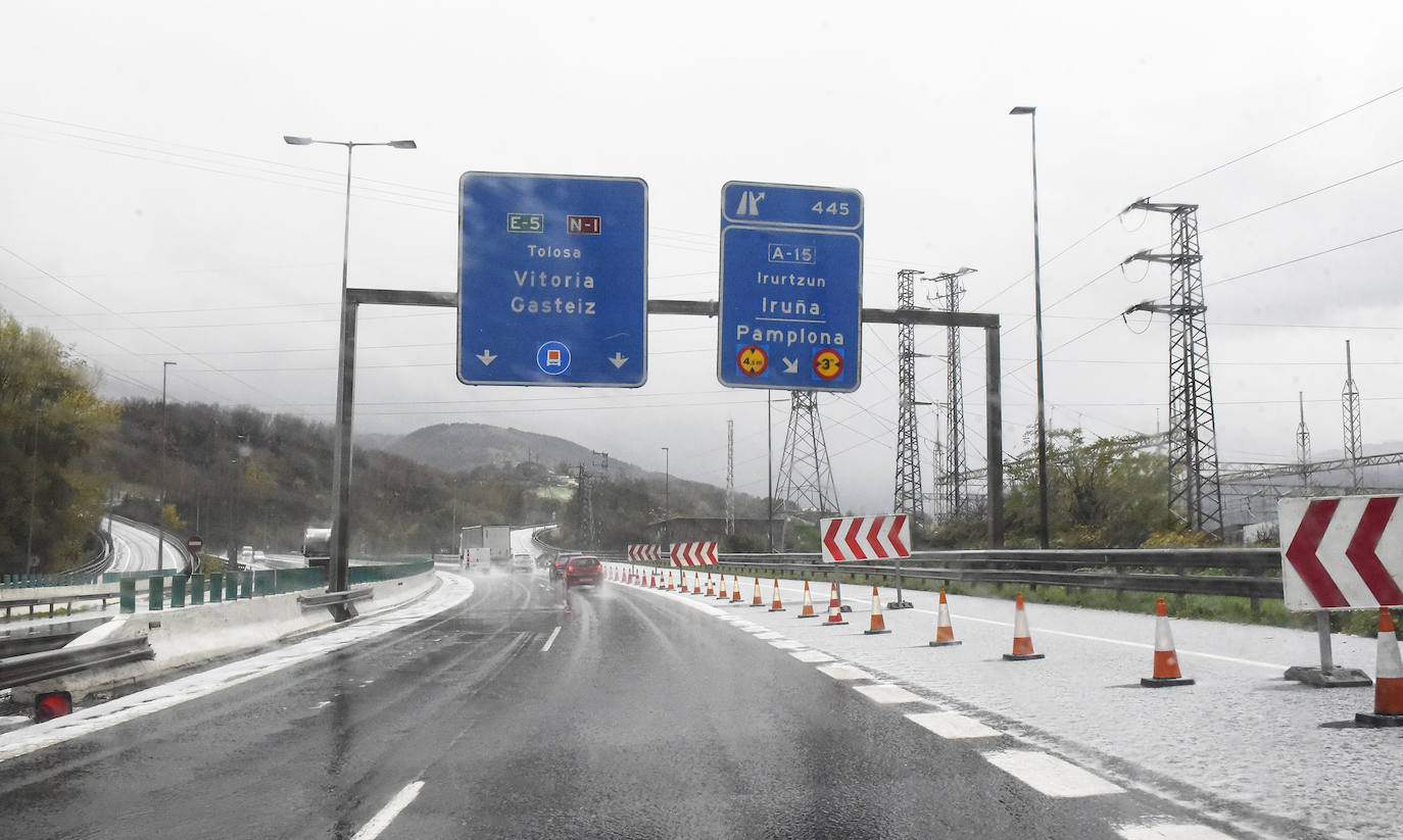 Las vías principales y un buen número de localidades del territorio han registrado fuertes lluvias