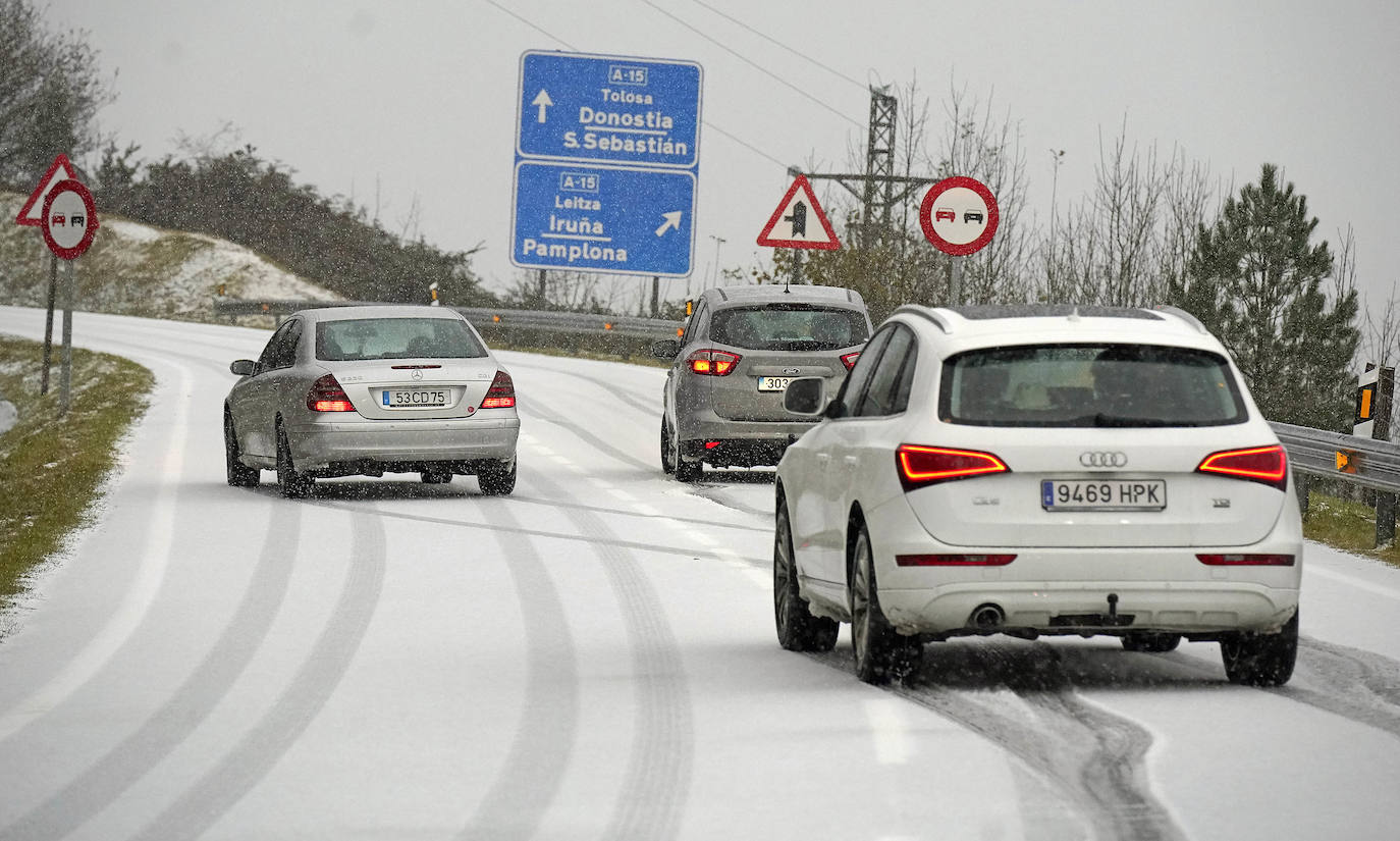 Las vías principales y un buen número de localidades del territorio han registrado fuertes lluvias