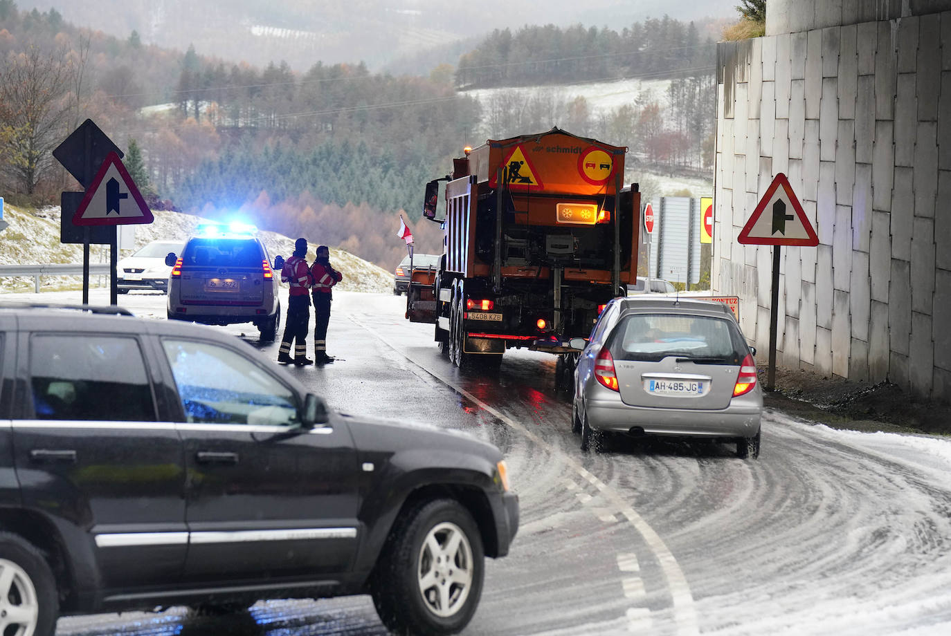 Las vías principales y un buen número de localidades del territorio han registrado fuertes lluvias