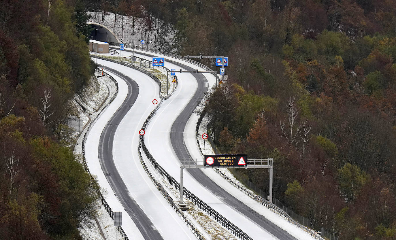 Las vías principales y un buen número de localidades del territorio han registrado fuertes lluvias