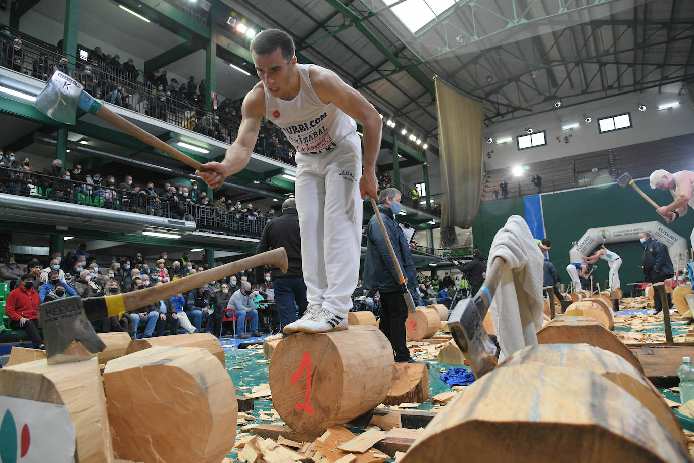 Fotos: Hodei Ezpeleta &#039;Bihurri&#039;, campeón de Euskadi de aizkolaris
