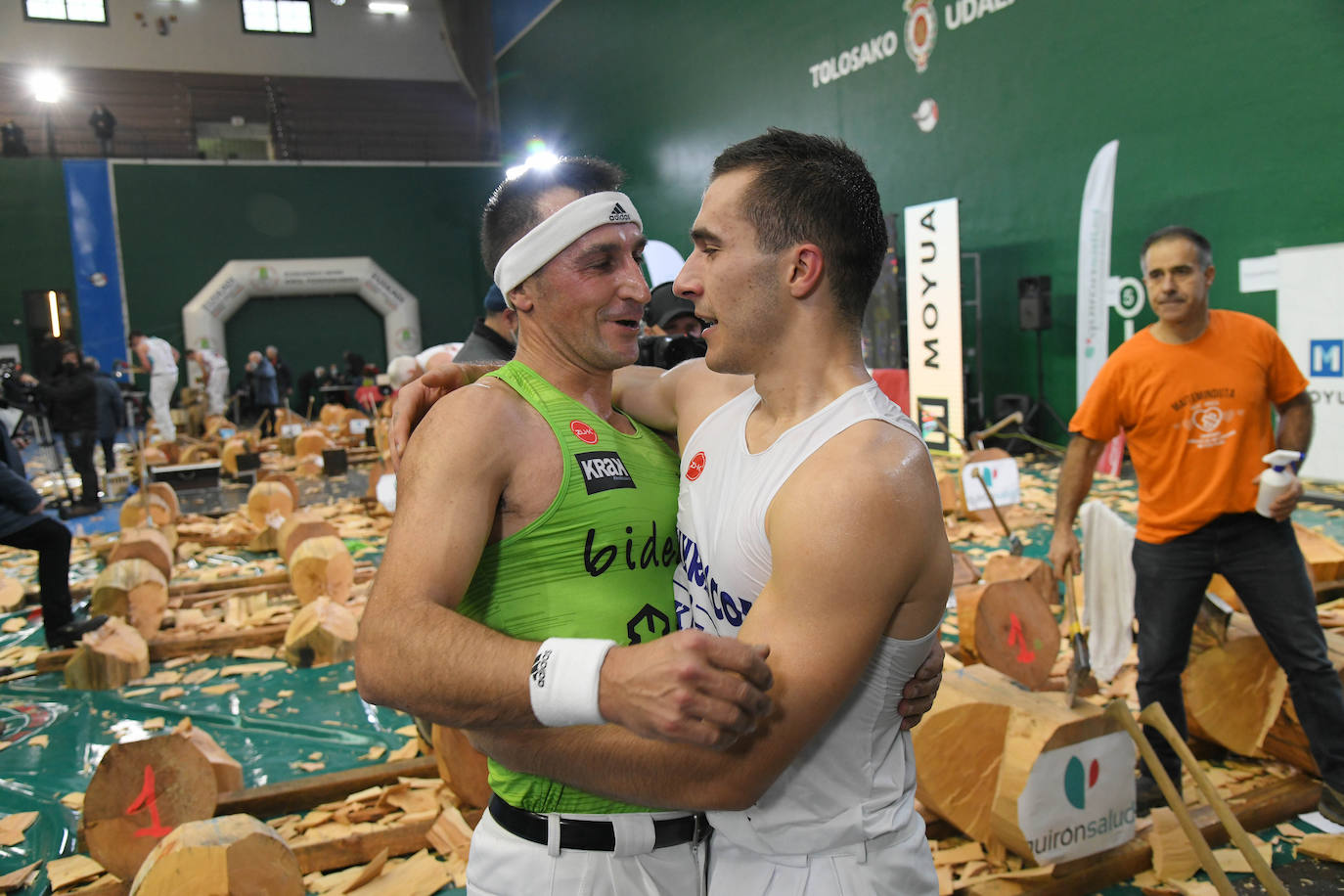 Fotos: Hodei Ezpeleta &#039;Bihurri&#039;, campeón de Euskadi de aizkolaris