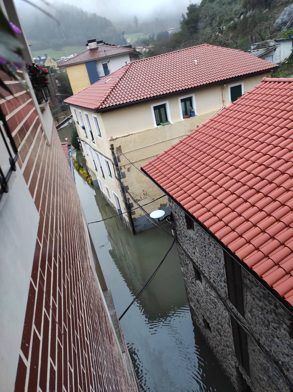 Fotos: Desbordamientos puntuales en Gipuzkoa