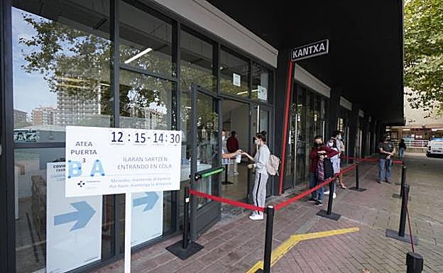 Los vacunación sigue estancada entre los 20 y los 39 años