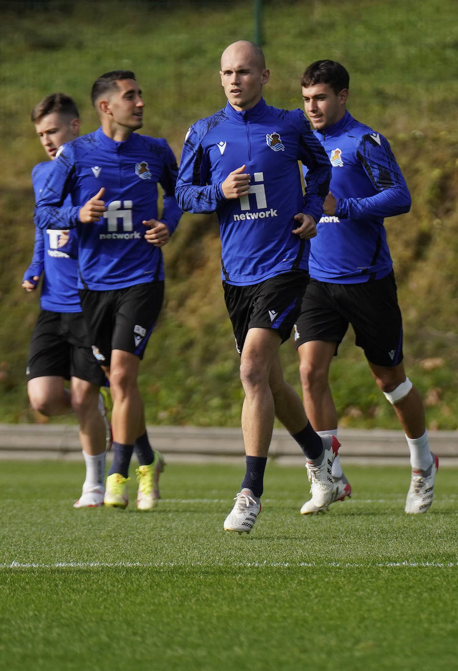 Fotos: Roberto López, Nais, Lobete y Turrientes, con el primer equipo