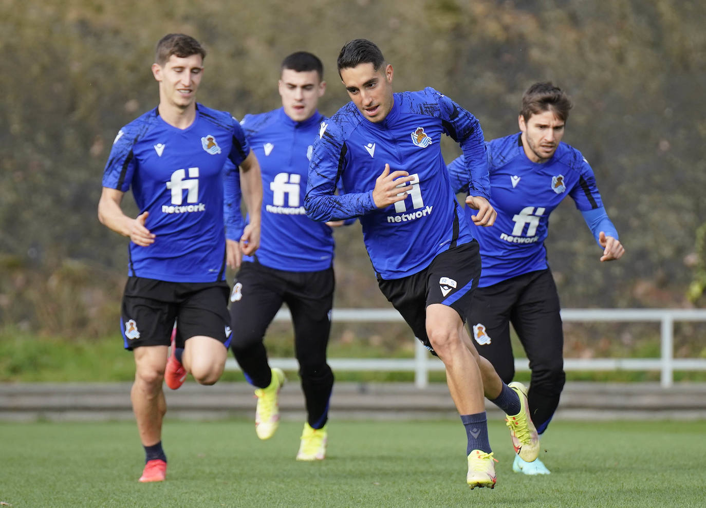 Fotos: Roberto López, Nais, Lobete y Turrientes, con el primer equipo