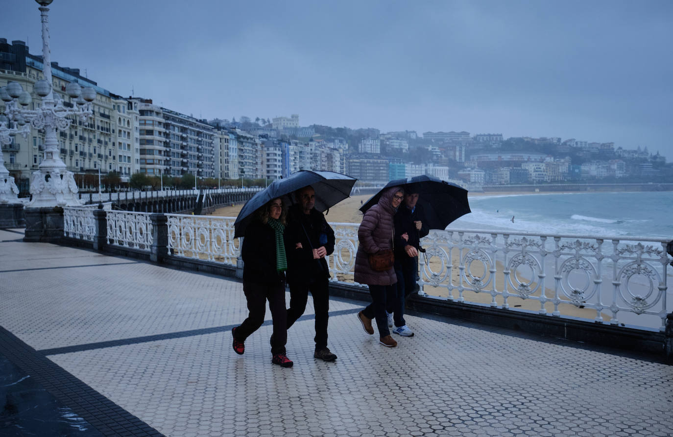 Fotos: Un nuevo aviso amarillo por lluvias pone fin a la tregua meteorológica en Gipuzkoa