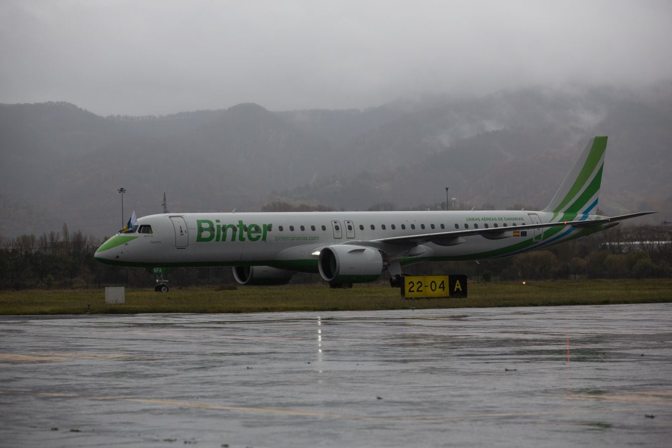 Fotos: Binter ya conecta Canarias con el aeropuerto de Donostia