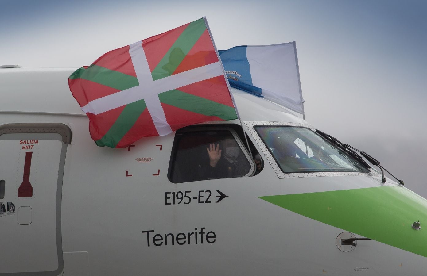 Fotos: Binter ya conecta Canarias con el aeropuerto de Donostia