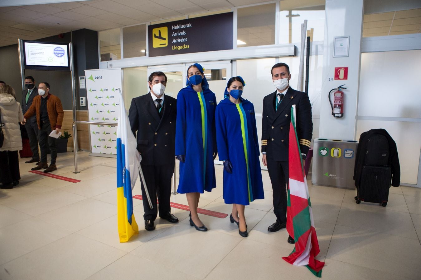 Fotos: Binter ya conecta Canarias con el aeropuerto de Donostia