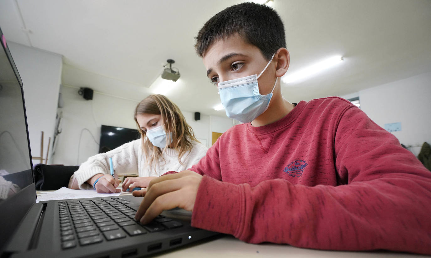 Fotos: Los alumnos de Jakintza Ikastola hacen de periodistas