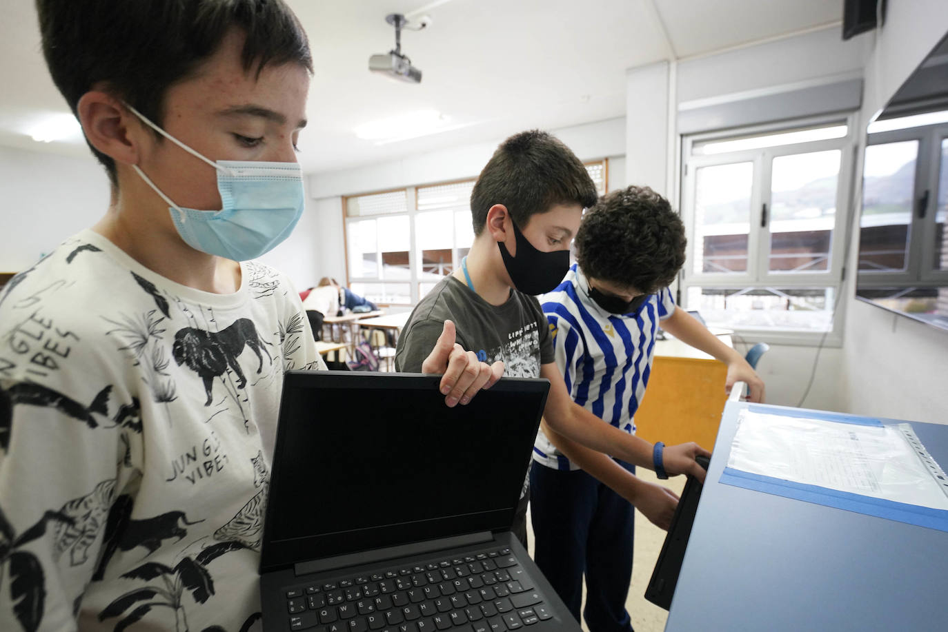 Fotos: Los alumnos de Jakintza Ikastola hacen de periodistas