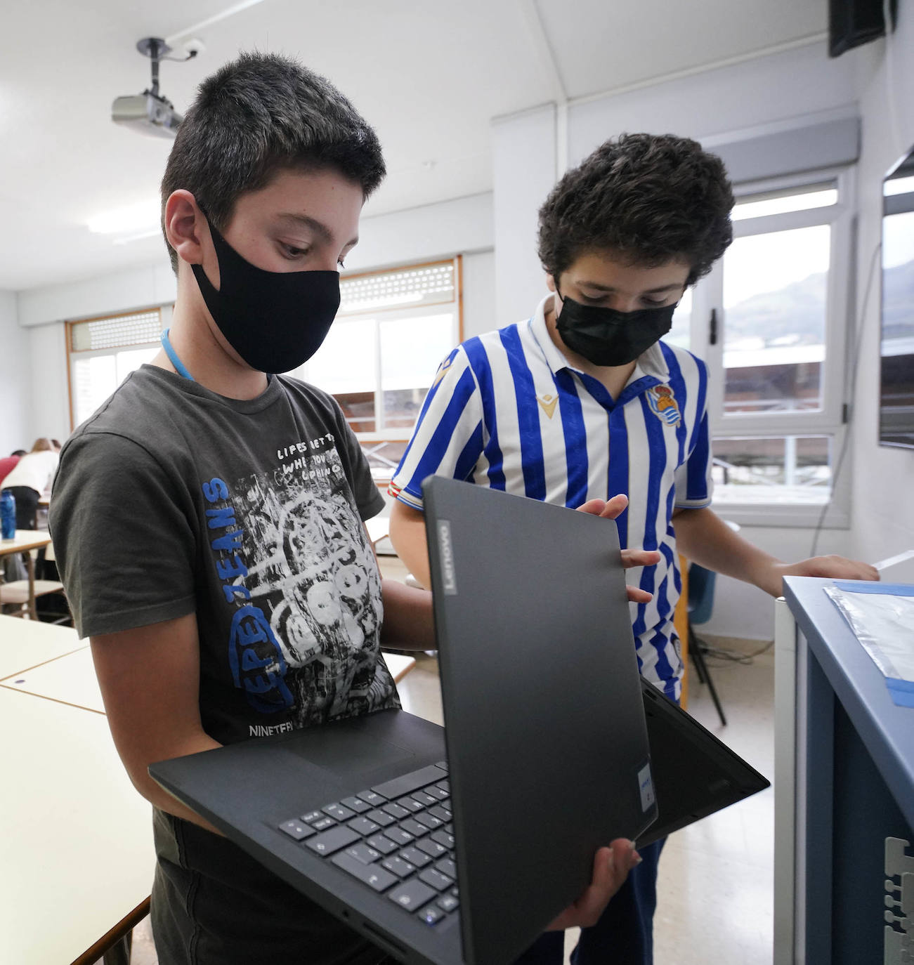 Fotos: Los alumnos de Jakintza Ikastola hacen de periodistas