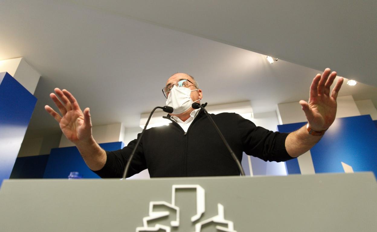 Joseba Egibar, portavoz del PNV, en su comparecencia de ayer en el Parlamento Vasco. 