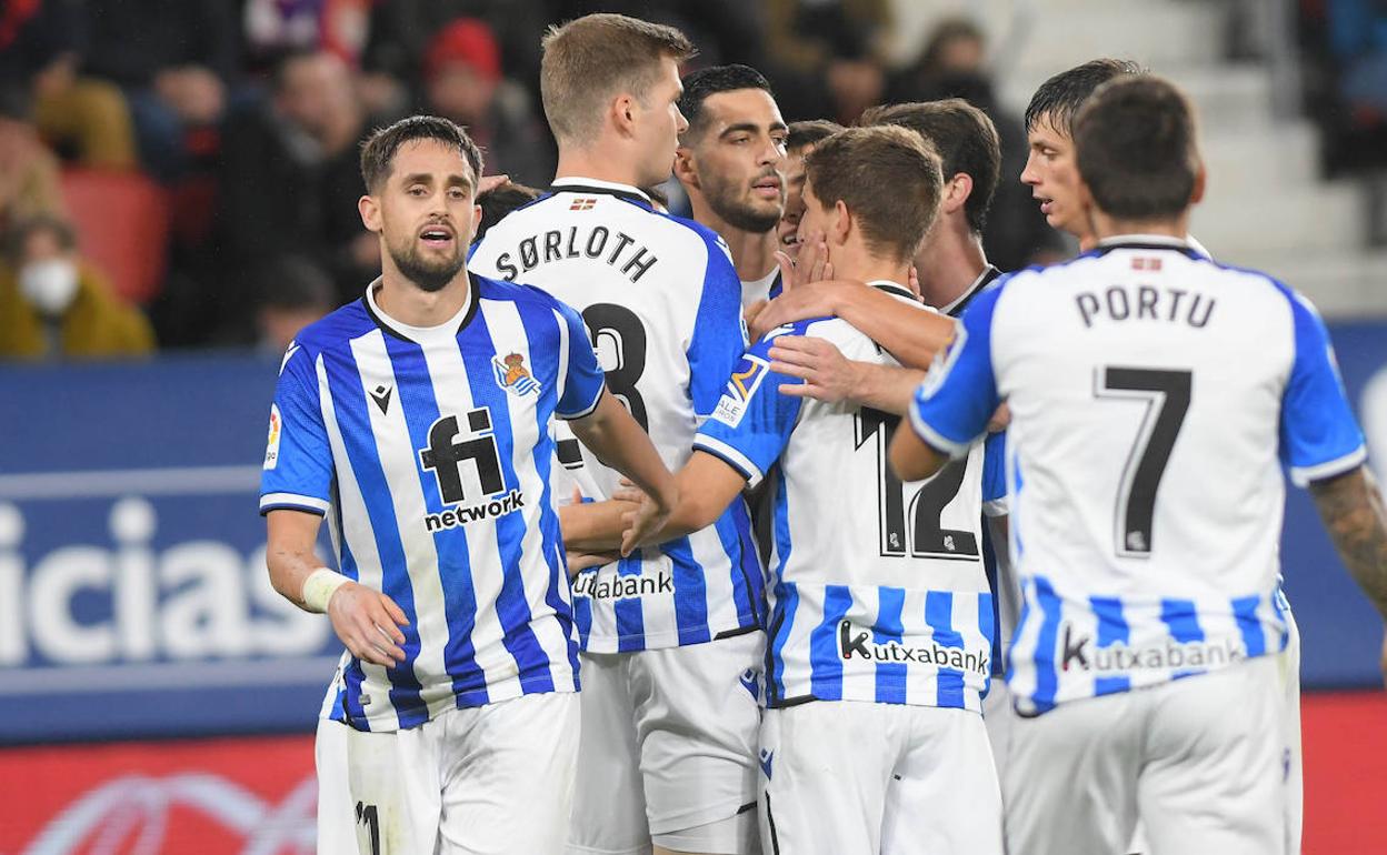 La Real celebra la victoria en Liga ante Osasuna