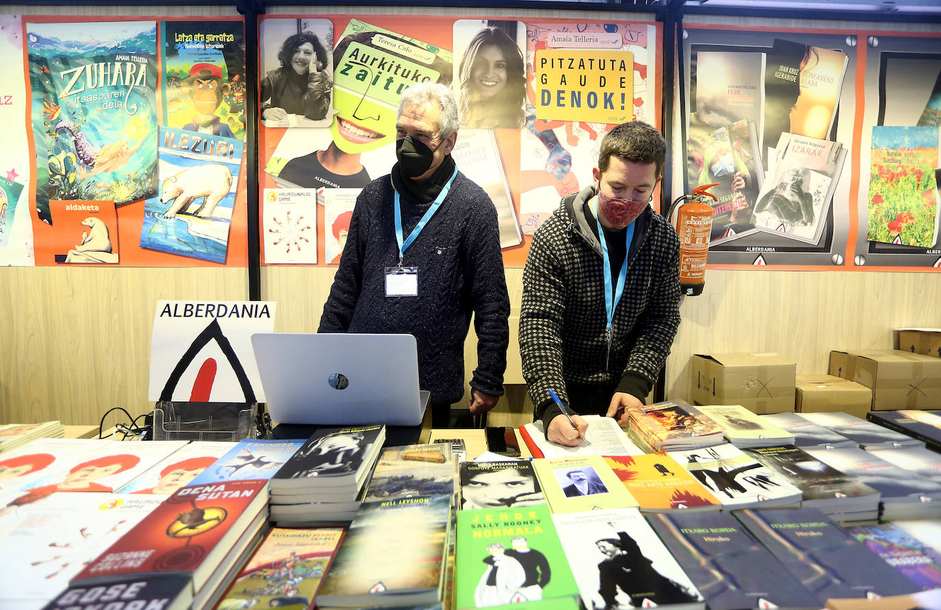 La Azoka presencial cuenta con distintas limitaciones para acceder a sus espacios, incluida la cita previa