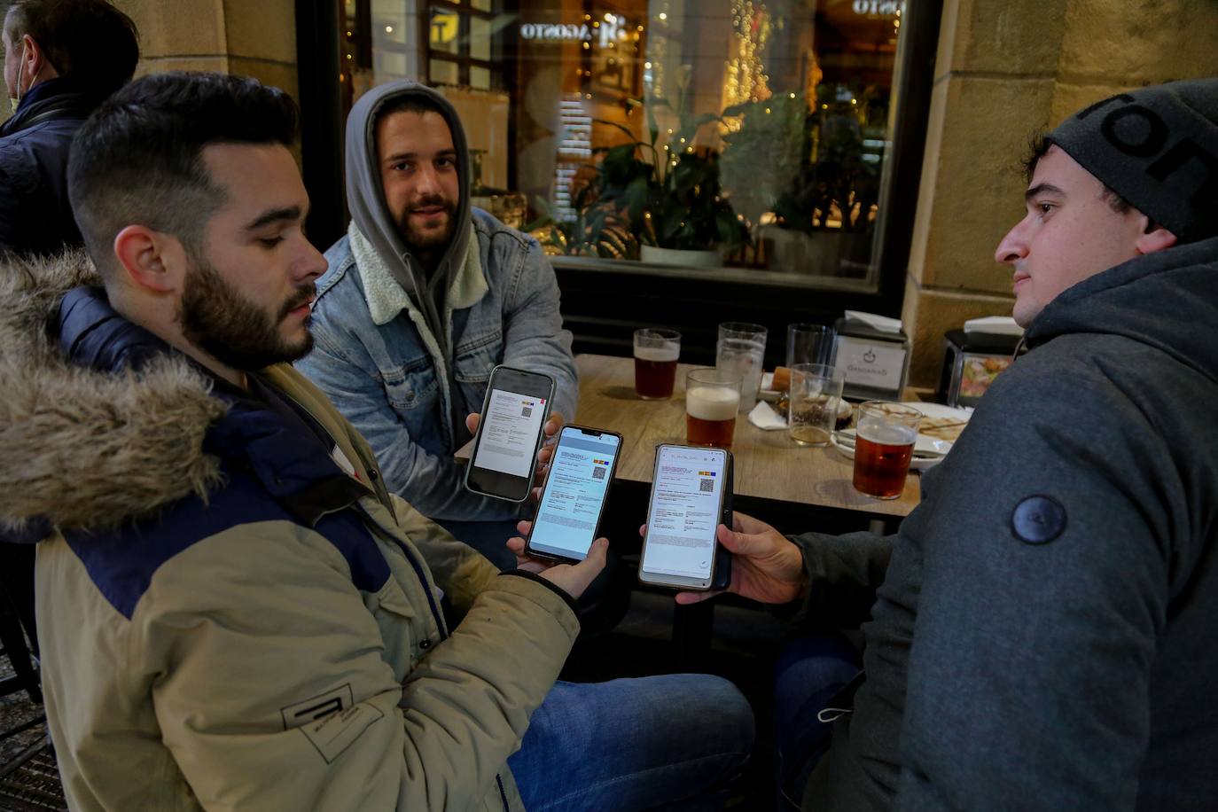 Fotos: Primer día del pasaporte Covid en los restaurantes de Euskadi